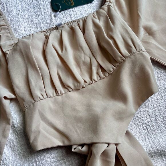 Remidoo Tan Crop Top With A Tie In The Back. Long Sleeves. NWT Size Small - Picture 2 of 5